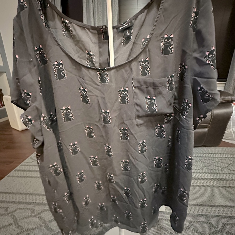 Torrid women’s shirt SZ 3. Short sleeve